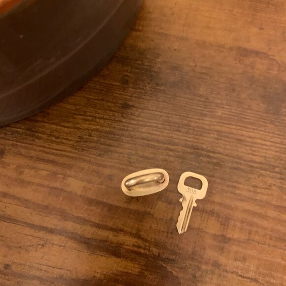 AUTH LOUIS VUITTON PADLOCK AND KEY - Picture 3 of 12